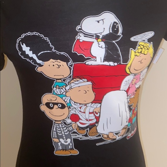 Peanuts Spooky T shirt SZ XS NWT - Picture 2 of 4